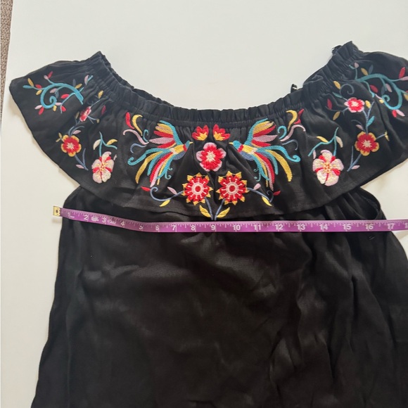 Black Off-Shoulder Top with Floral Embroidery - Picture 5 of 7